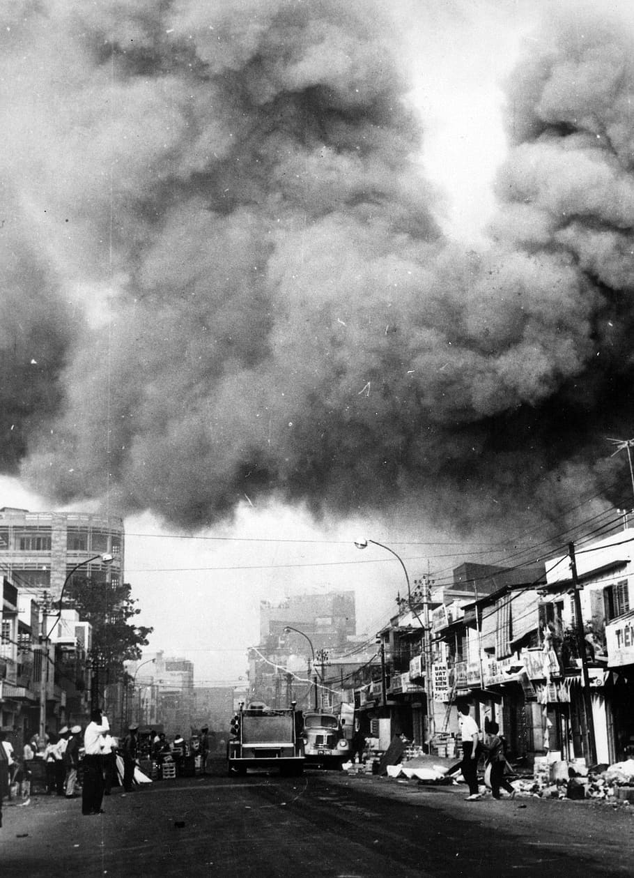Black smoke covers areas of Sài Gòn during Tet Offensive in the Vietnam War, HD wallpaper