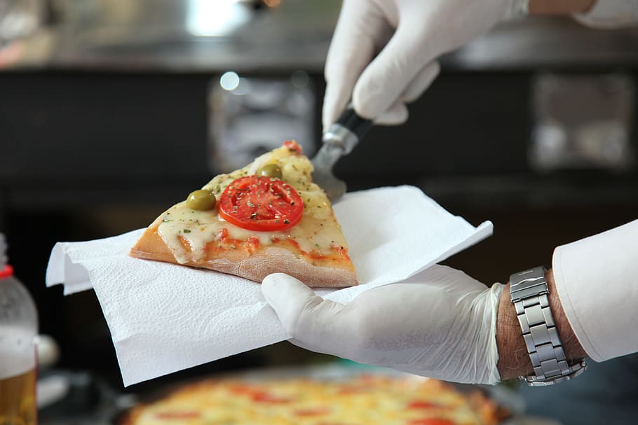 person wearing white gloves putting a slice of pizza on white tissue, HD wallpaper