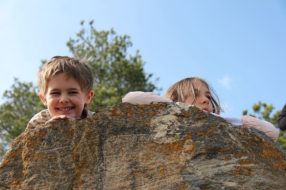 ravnogor, mountain, red rocks, childhood, males, boys, togetherness HD wallpaper