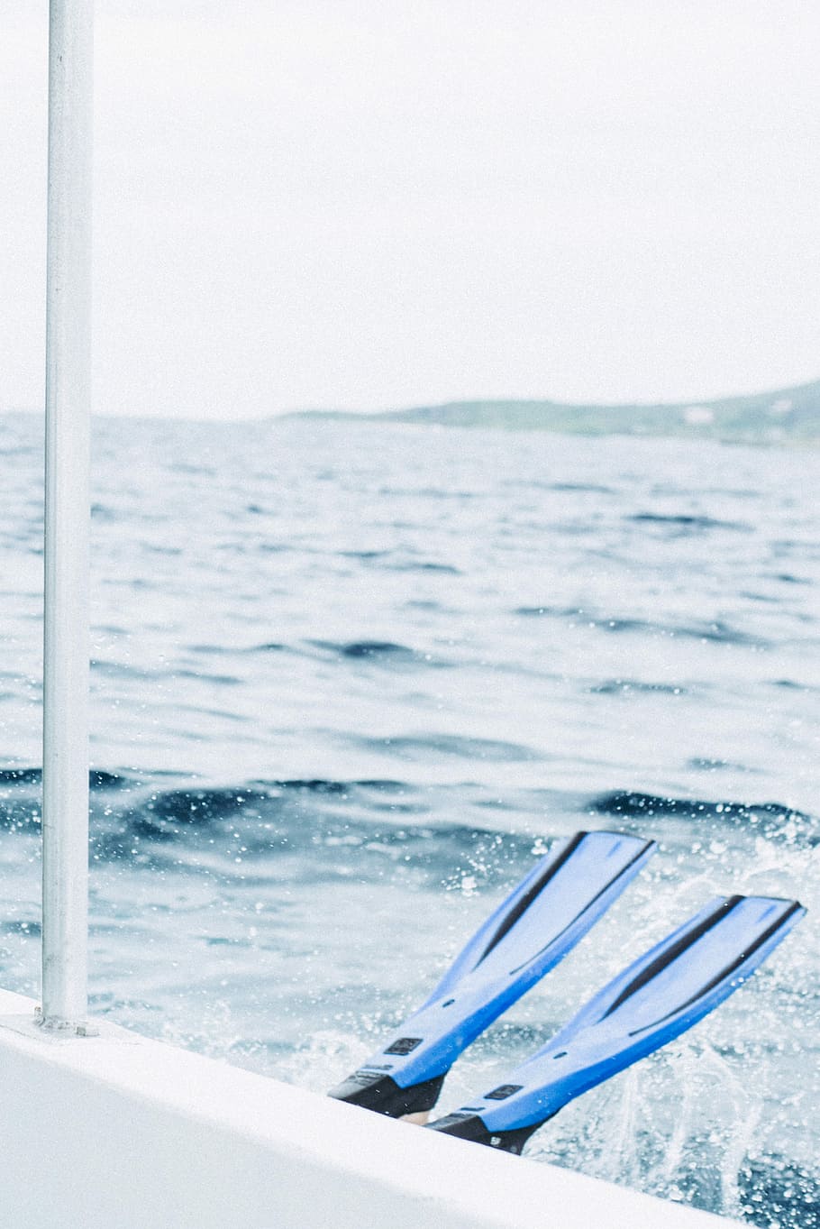 person diving with blue flippers, photo of person diving on body of water HD wallpaper