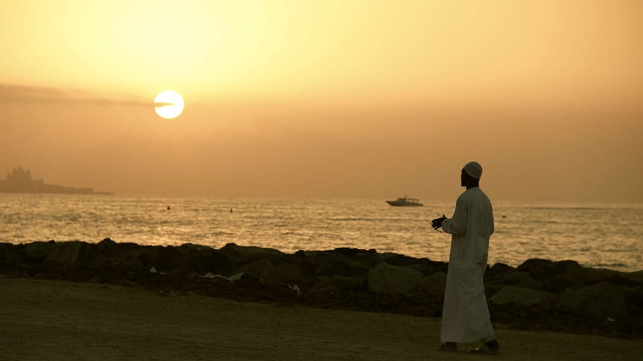 man walking on road beside shore, man walking in seashore, beach HD wallpaper