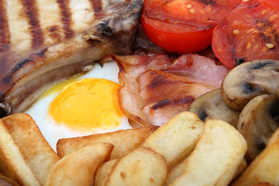 egg and fries with slice tomatoes, bacon, bread, breakfast HD wallpaper