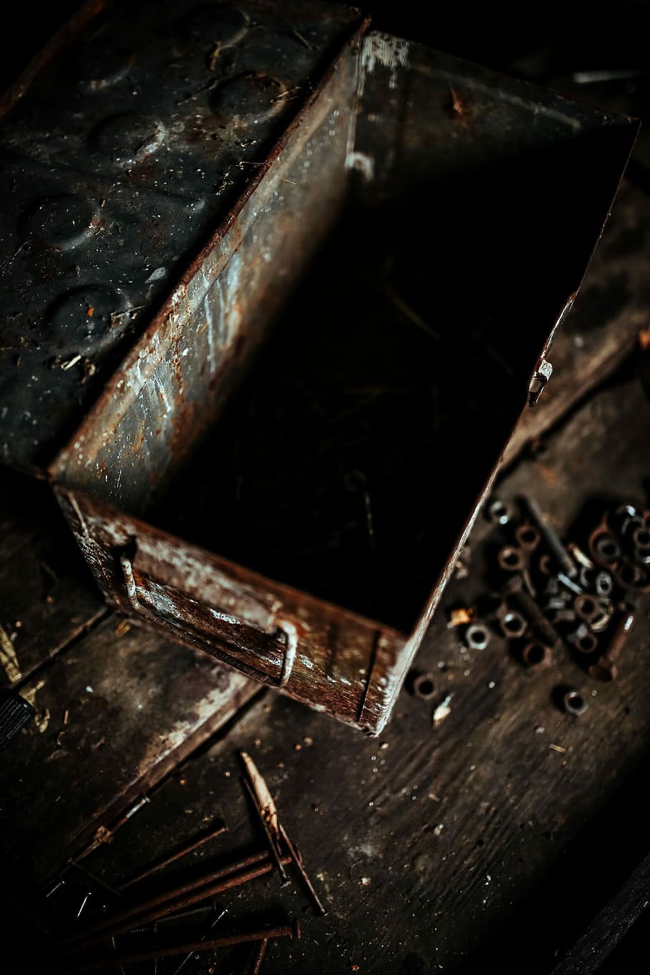 Old boxes in a workshop, nails, wooden, metal, garage, rusty, HD wallpaper