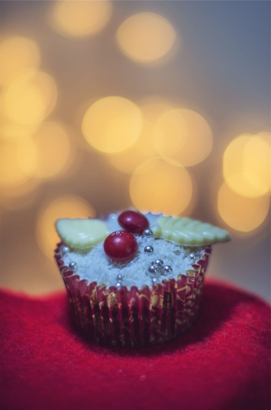 cupcake, dessert, icing, sweets, treats, festive, sweet food HD wallpaper