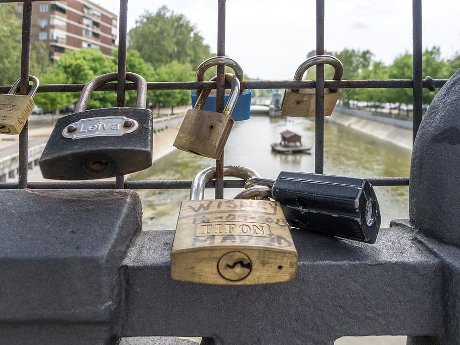 padlock, bridge, river, promise, tie, union, metal, day, love lock HD wallpaper
