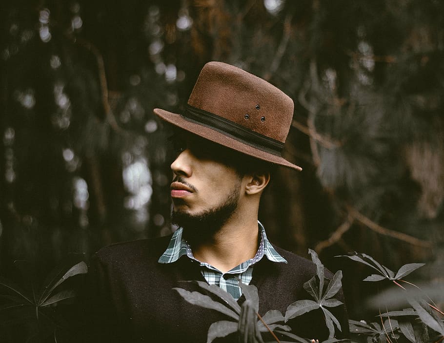 man wearing brown hat in fprest, people, guy, fashion, nature HD wallpaper