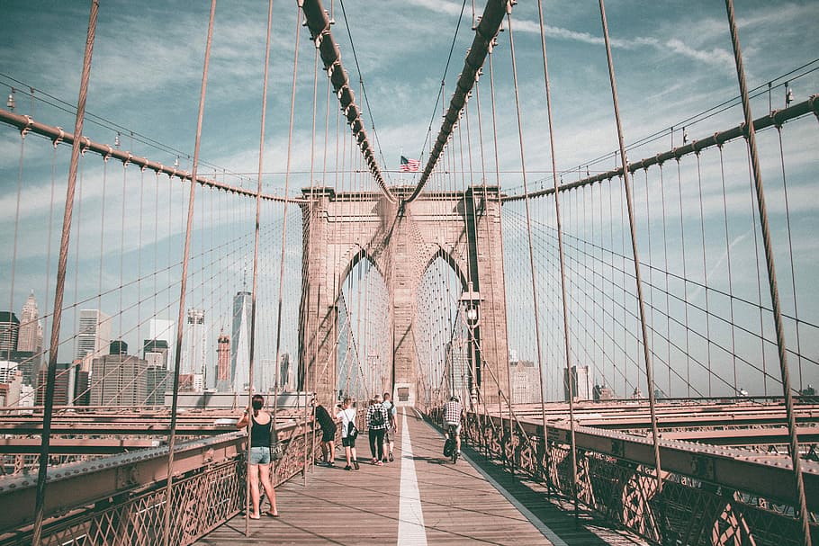 people walking on Brooklyn Bridge during daytime, people walking on Brooklyn Bridge at daytime HD wallpaper
