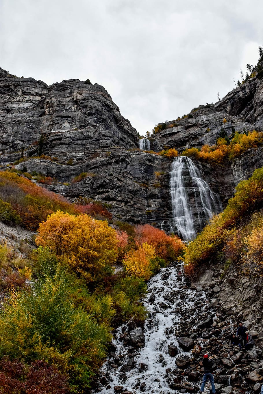 time laps photography of plunge waterfalls under cumulus clouds, waterfalls from rocky mountain HD wallpaper