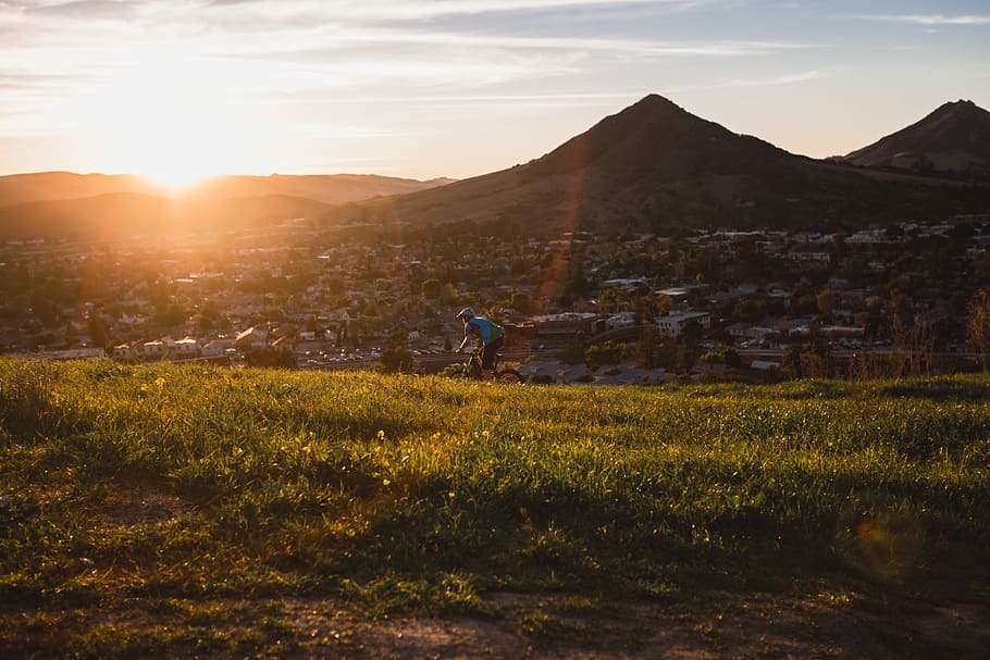 man riding bicycle during sunset, man riding bike, cyclist, mountain HD wallpaper