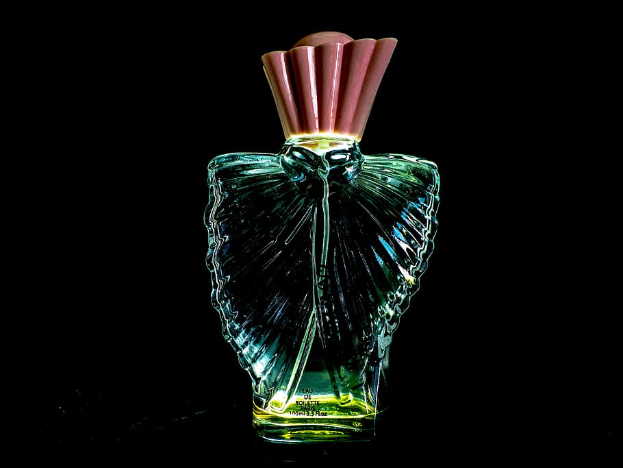 green glass perfume bottle, cologne, studio shot, black background HD wallpaper