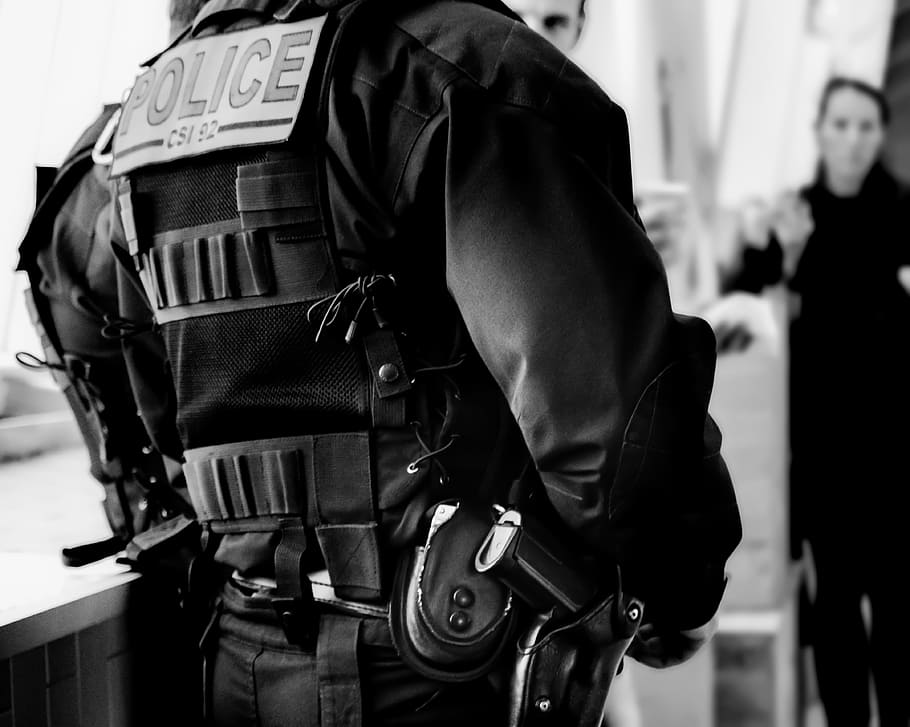 grayscale photo of policeman, grayscale photo of Police man, police Force, HD wallpaper
