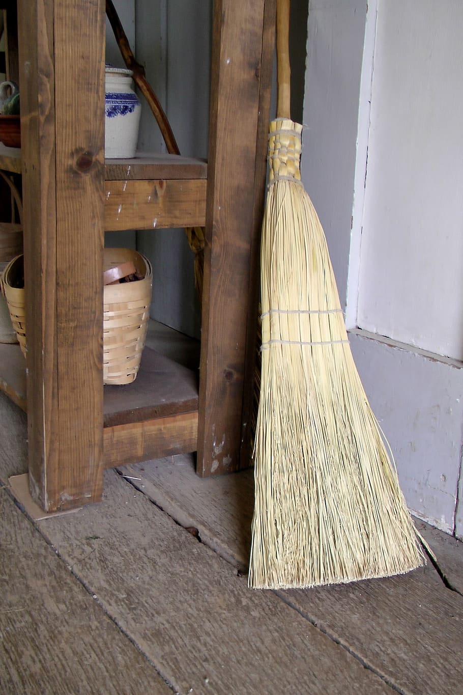 brown and beige broom leaning on table, brooms, brushes, tools HD wallpaper