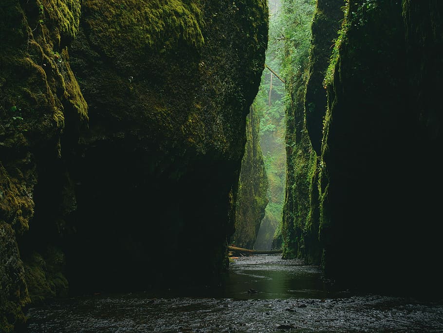 rock formation beside body of water, body of water surrounded by mountain during daytime HD wallpaper