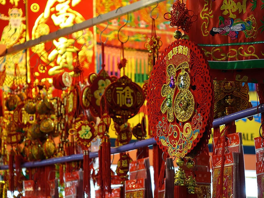 closeup photo of red and gold hanging decor, singapore, china town, HD wallpaper