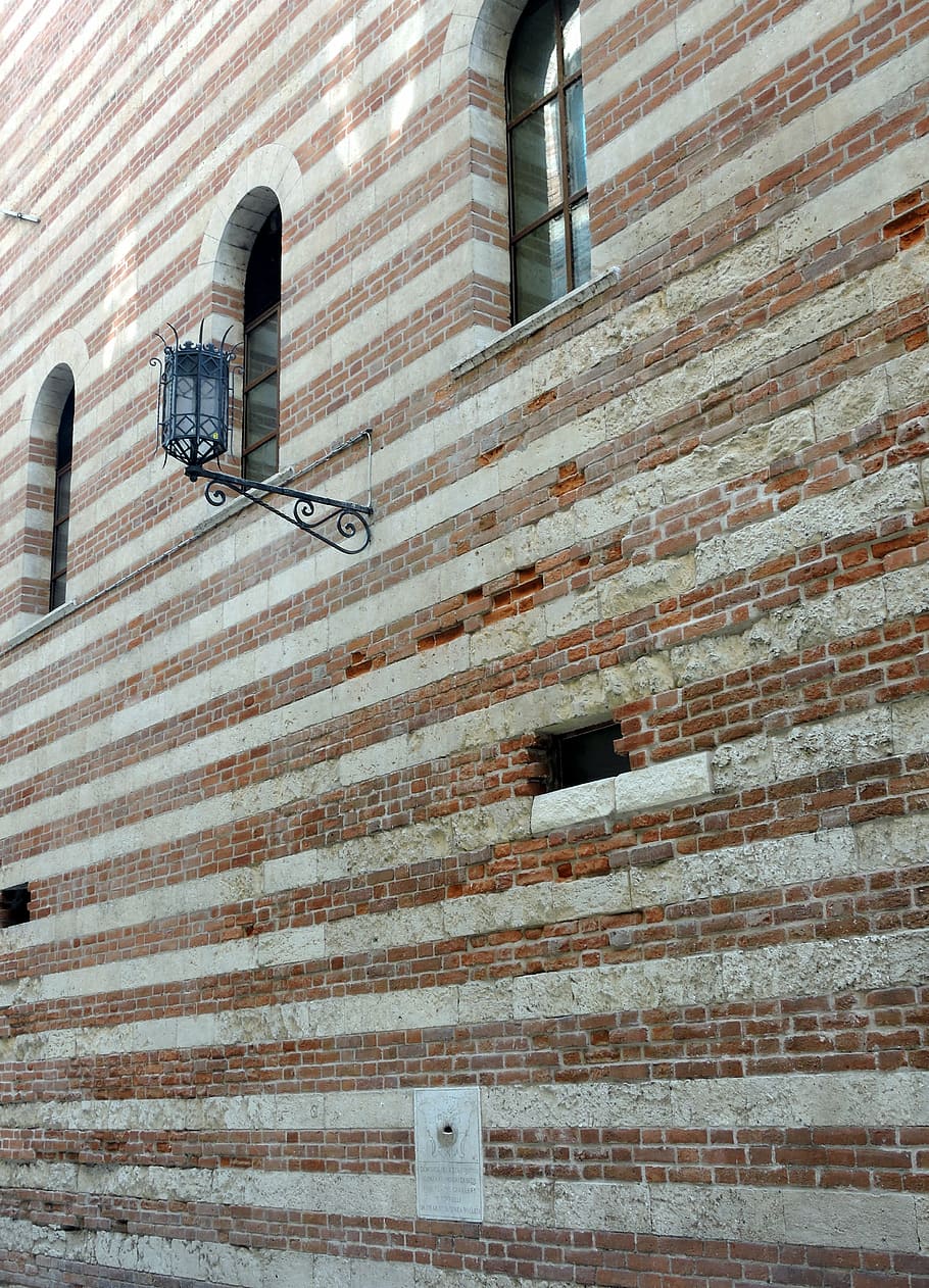 building, window, lamppost, ancient, verona, italy, architecture HD wallpaper