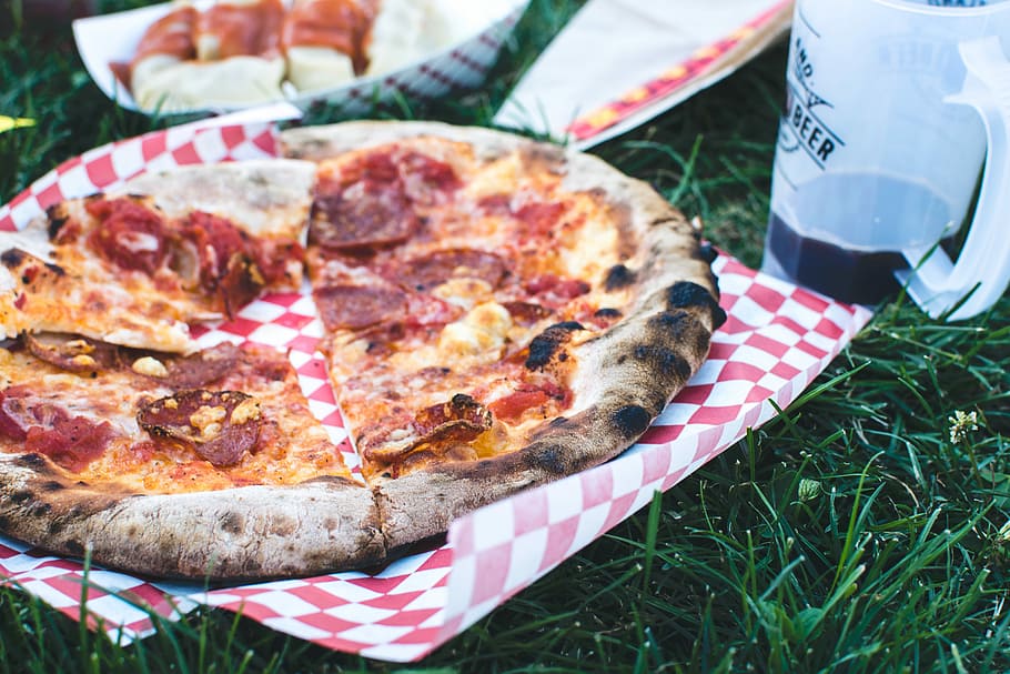 Pizza Salami on a grass, close up, green, italian, PNW, red, food, HD wallpaper