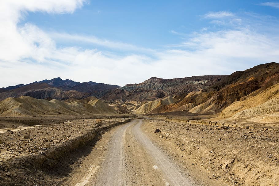 Road to nowhere, two flat road between mountains, valley, mountain range HD wallpaper