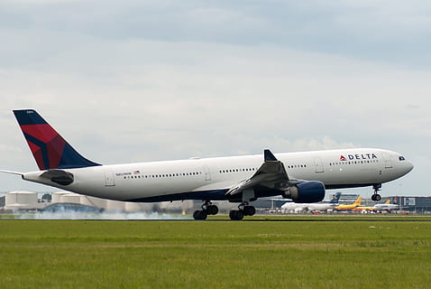 Delta commercial plain, plane, airline, runway, schiphol, air vehicle HD wallpaper