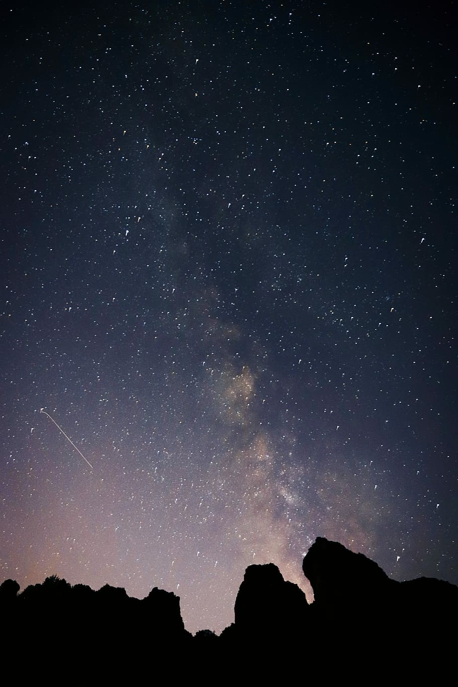 silhouette photo of mountains under starry night, silhouette of rock formations against milky way HD wallpaper