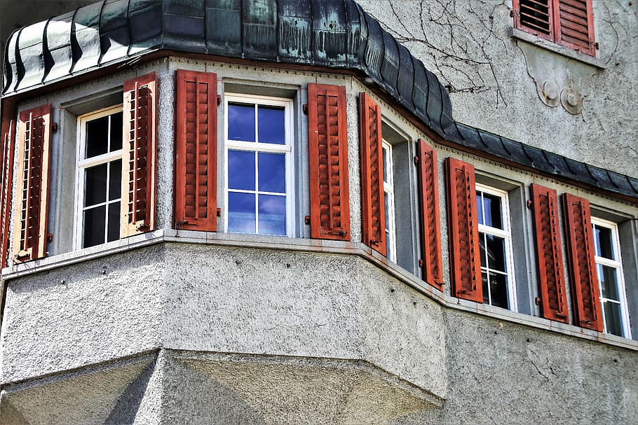 low-angle photography of grey concrete building, window, house HD wallpaper