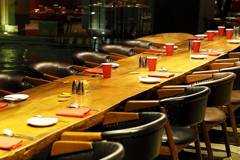 red solo cups on rectangular brown wooden table, dining table HD wallpaper