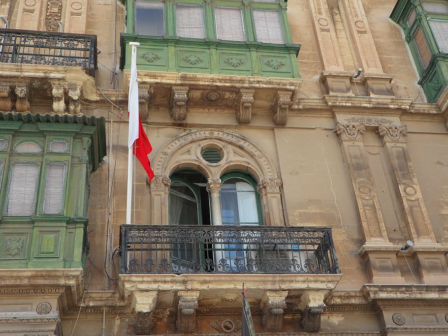 Facade, Home, Window, Balconies, decorated, flagged, mdina HD wallpaper