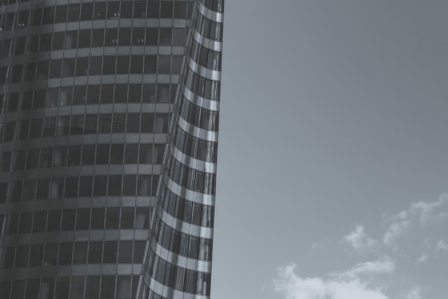 grayscale photo of high-rise building, grayscale photo of building HD wallpaper
