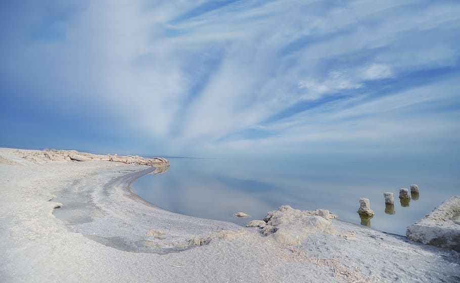 landscape photography of seashore, Salton, blue sky, cloud, white sand HD wallpaper