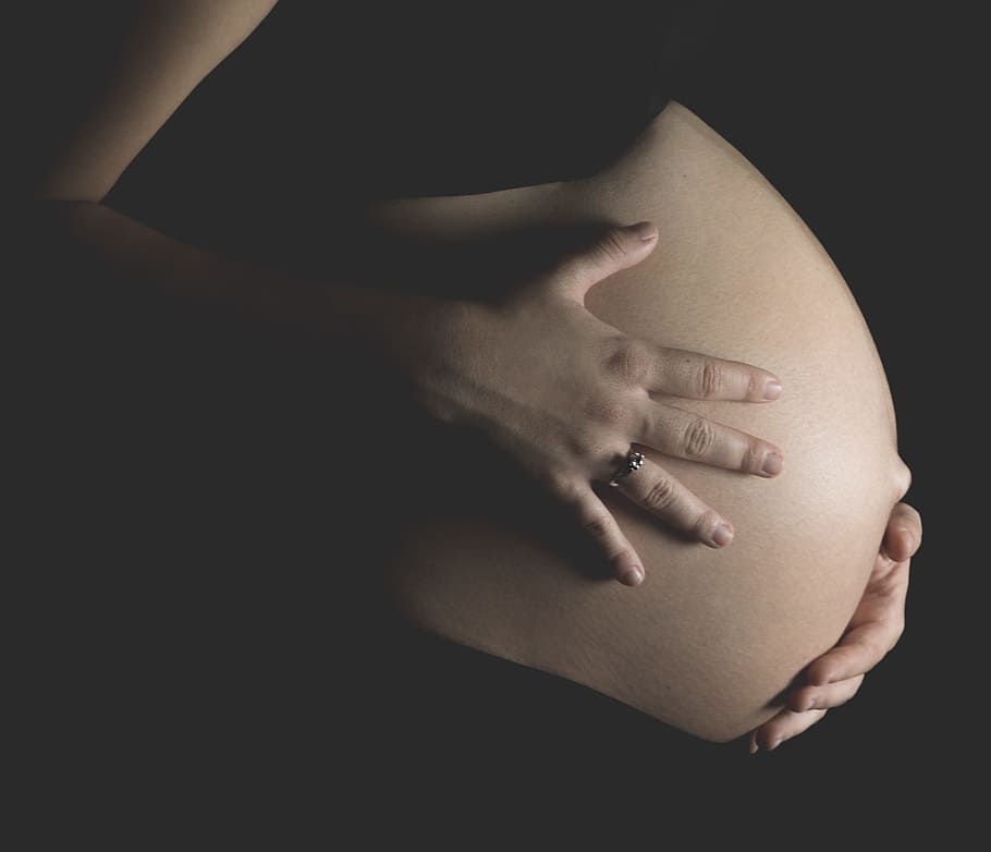 woman holding tummy, pregnancy, barriga, bebe, love, pregnant, HD wallpaper