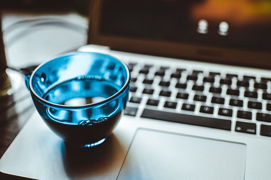 Shallow Focus Photography of Blue Glass Cup on Silver Laptop Computer HD wallpaper