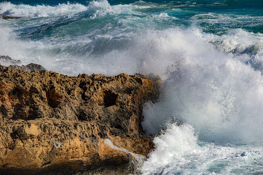 ocean waves crushing on cliff, splash, water, sea, splashing HD wallpaper