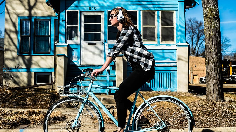 Sound of the City, woman riding on teal dutch bicycle while listening HD wallpaper