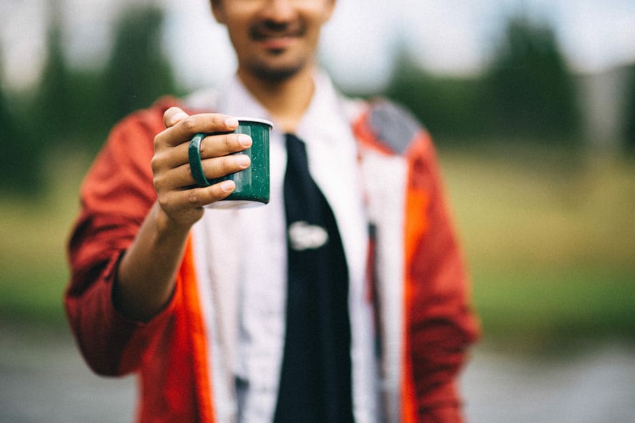 person holding mug in shallow focus, person holding green mug HD wallpaper