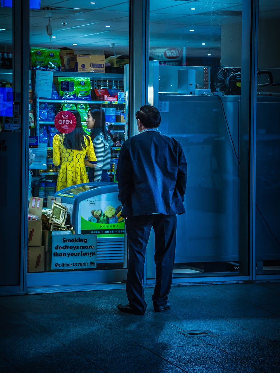 man's standing in front of clear glass window, man and black top looking through glass wall of store HD wallpaper