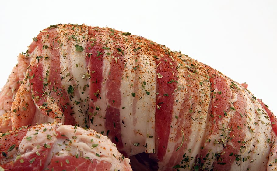 raw meat with toppings, appetite, bacon, broiled, catering HD wallpaper