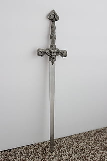 grey stainless steel sword near white concrete wall, dagger HD wallpaper