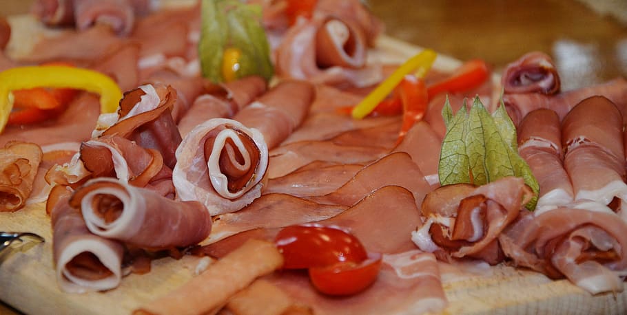 sliced tomatoes and prosciutto, ham, smoked ham, raw ham, meat