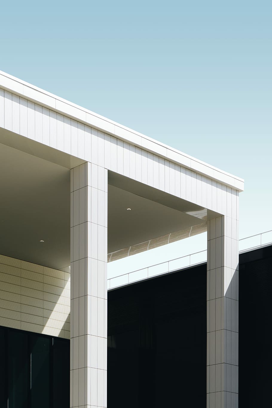 white building pillar, white concrete building, architecture HD wallpaper