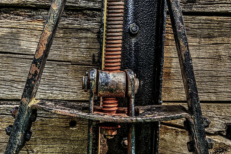 hand, gear, pitch, thread, draadend, metal, wood - material HD wallpaper