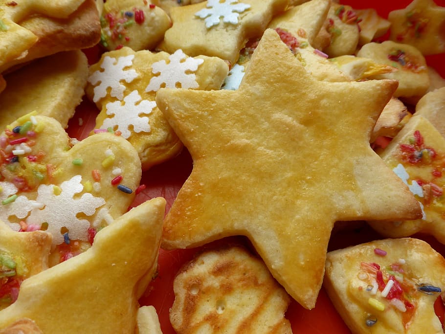 baked assorted shaped cookies, star, christmas, biscuit, pastries HD wallpaper