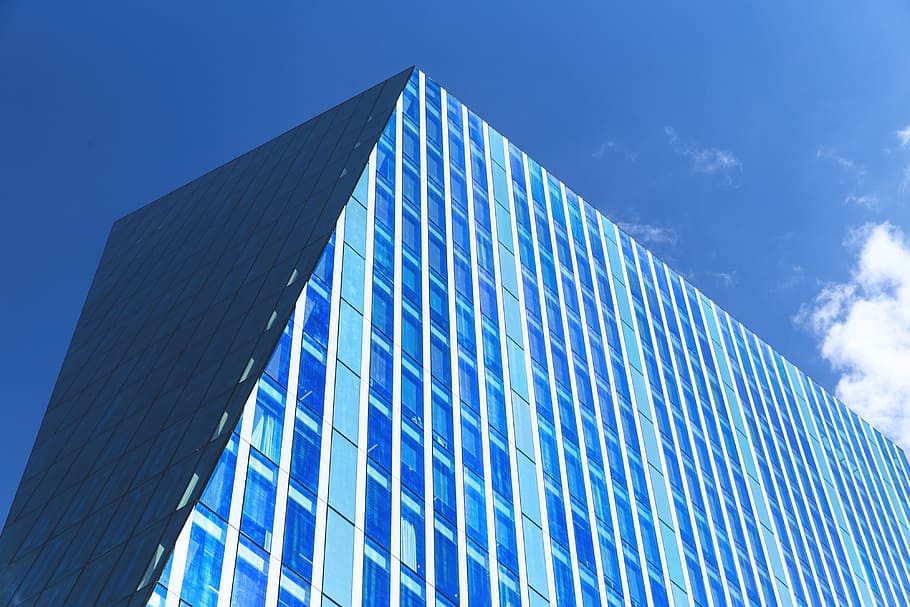 Angled building on a sunny blue day in the city, architecture, HD wallpaper