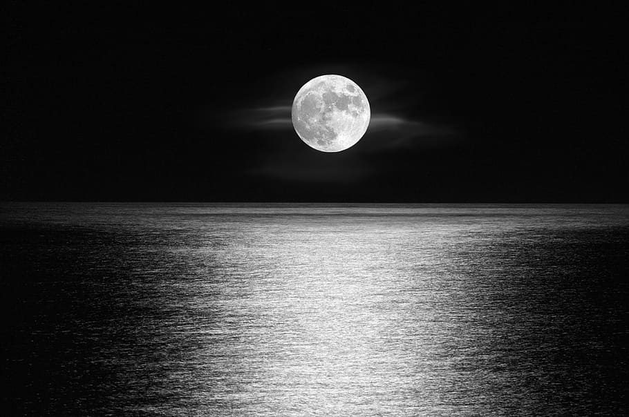 body of water under full moon during nighttime, astronomy, sky HD wallpaper