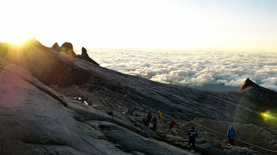 group of people hiking up mountain peak during daytime, mountaineers HD wallpaper