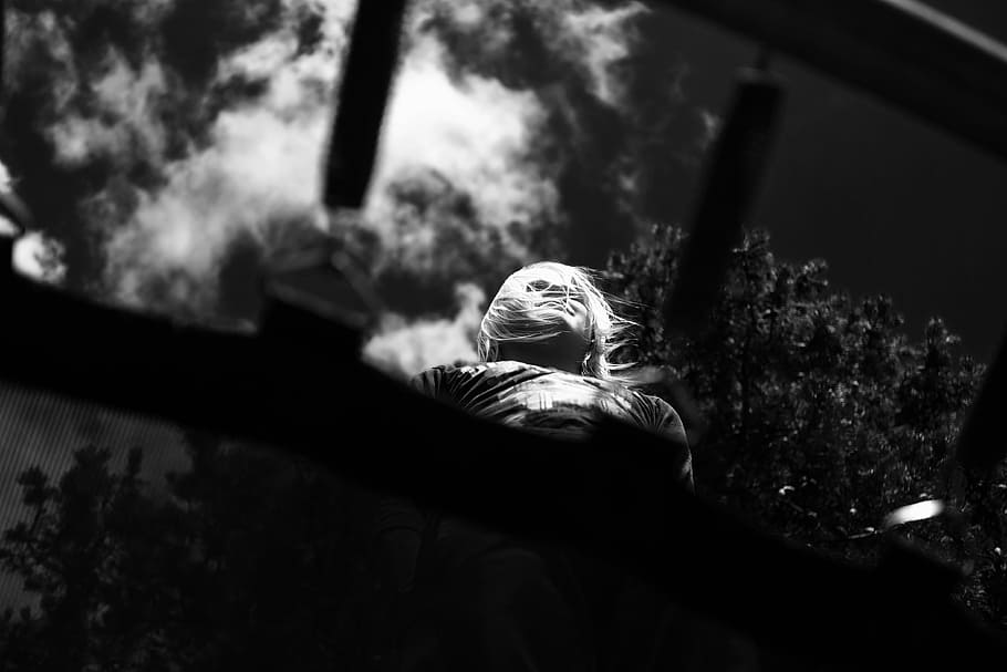 Boy and sky, low angle view greyscale photo of a woman on roof HD wallpaper