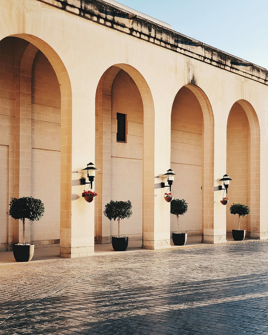 landscape photo of mansion, beige archway concrete pillars, building HD wallpaper