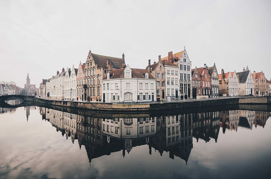 white and brown concrete buildings near bodies of water, photo of houses and buildings near body of water HD wallpaper