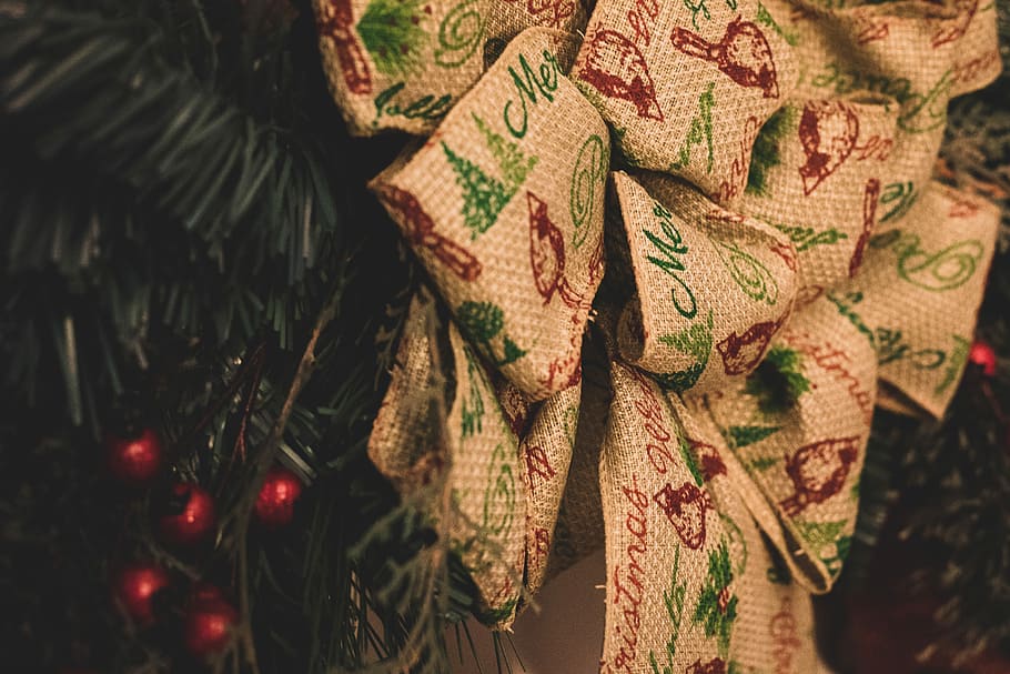 brown ribbon ornament on Holiday tree, Christmas tree, bow, decoration HD wallpaper