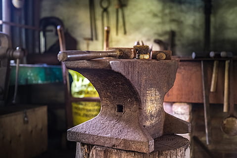 shallow focus photography of black hammer, anvil, smith, tool HD wallpaper