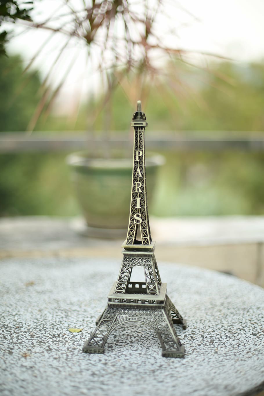 eiffel tower, mold, pose, focus on foreground, no people, day HD wallpaper