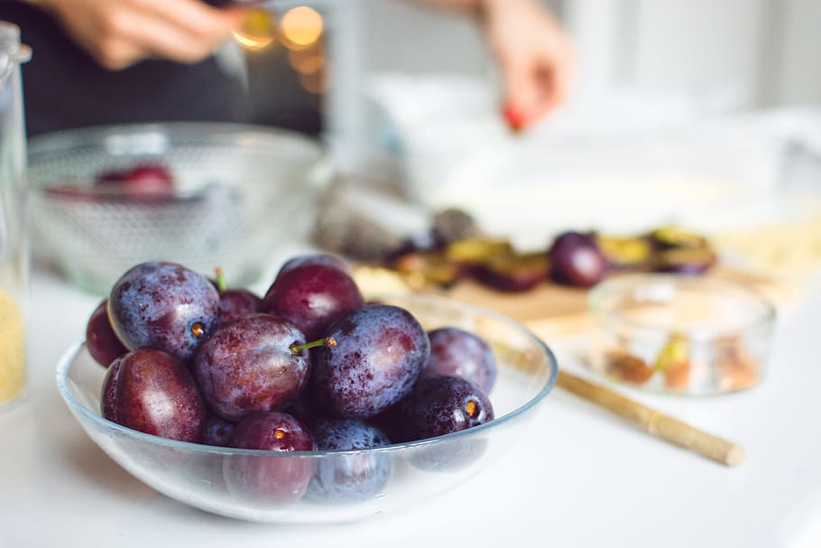 bowl of red grapes on white tabletop, grapes on bowl, Baking HD wallpaper
